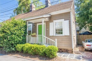 108 W Duffy Ln in Savannah, GA - Building Photo