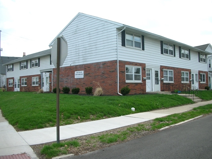 Aldon Square Town House Apartments in Muncie, IN - Building Photo