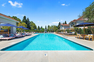 Cascades in Fresno, CA - Foto de edificio - Building Photo