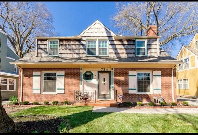724 W Gregory Blvd in Kansas City, MO - Foto de edificio - Building Photo