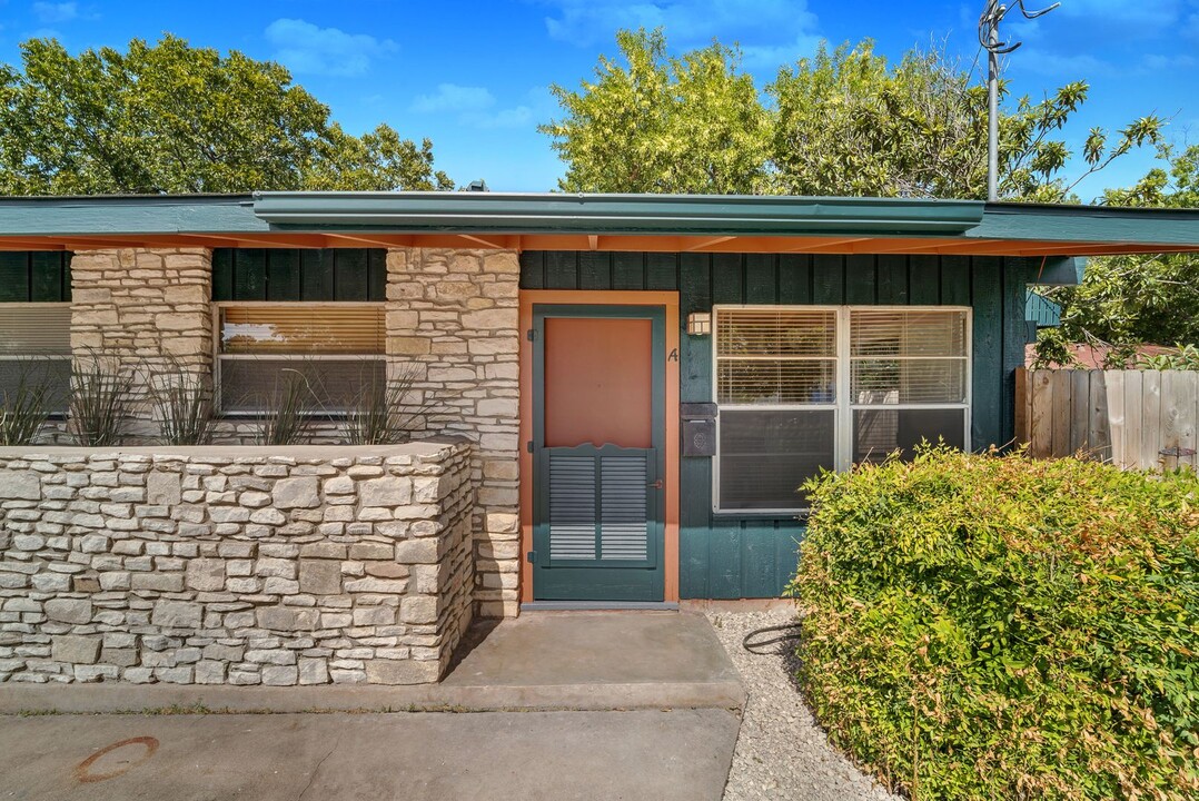 2004 Pasadena Dr in Austin, TX - Foto de edificio