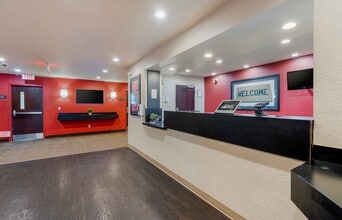 1760 Pembrook Dr in Orlando, FL - Foto de edificio - Building Photo