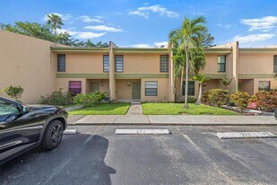 9220 NW 14th St, Unit 272 in Pembroke Pines, FL - Building Photo