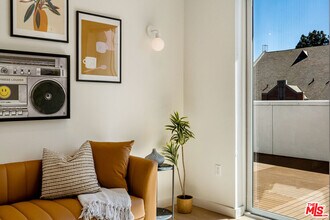 1759 N Gower St in Los Angeles, CA - Building Photo - Building Photo
