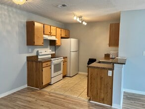 10263 Gandy Blvd N, Unit 413 in St. Petersburg, FL - Foto de edificio - Building Photo