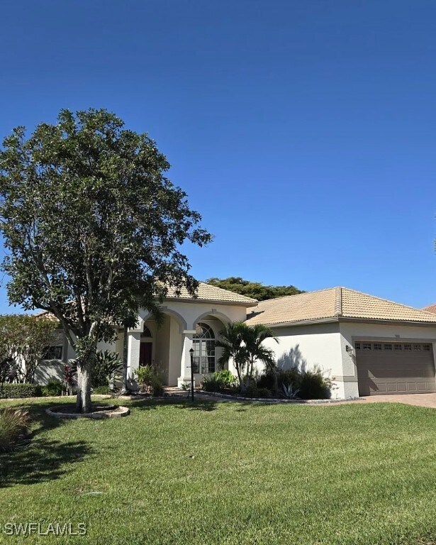 25080 Divot Dr in Bonita Springs, FL - Building Photo - Building Photo