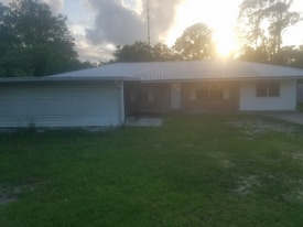 718 Orange St in Chipley, FL - Building Photo