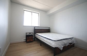 University Place - 50 University Ave E in Waterloo, ON - Building Photo - Building Photo