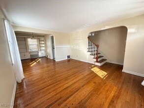 2319 Broad Blvd in Cuyahoga Falls, OH - Foto de edificio - Building Photo