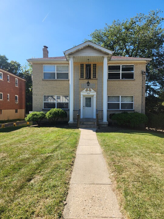 3009 Boudinot Ave in Cincinnati, OH - Building Photo