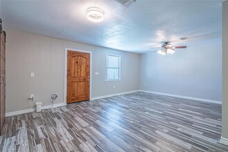 6318 Tacquard Dr in Hitchcock, TX - Building Photo - Building Photo