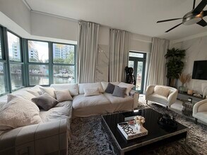 2421 Lake Pancoast Dr, Unit 1G in Miami Beach, FL - Building Photo - Building Photo