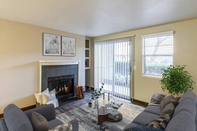 Olin Fields Apartments in Everett, WA - Foto de edificio - Building Photo