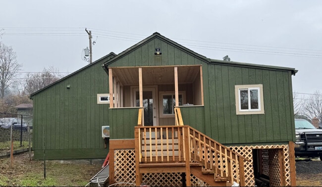 826 Walker Ave in Ashland, OR - Building Photo - Building Photo