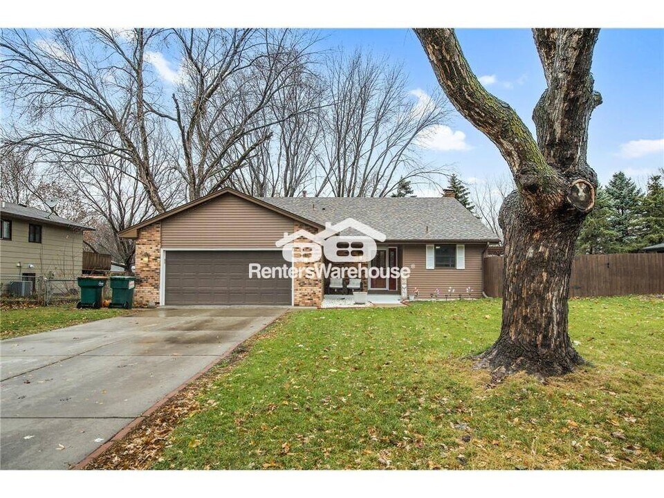 973 91st Ave NE in Blaine, MN - Building Photo