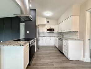 1375 Tuscola St in Clearwater, FL - Building Photo - Building Photo