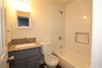 4986 Southern Ave-Unit -D in South Gate, CA - Building Photo - Building Photo