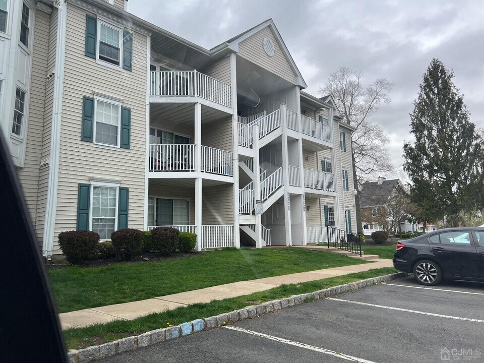 262 Kempsey Dr in North Brunswick, NJ - Building Photo