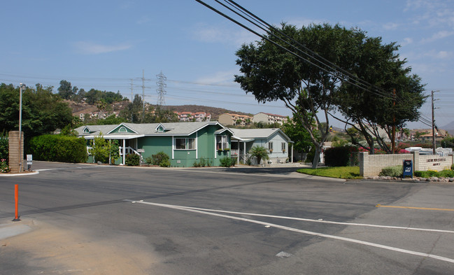 10880 Highway 67 in Lakeside, CA - Foto de edificio - Building Photo