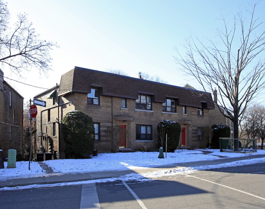 111-113 Chatsworth Dr in Toronto, ON - Building Photo