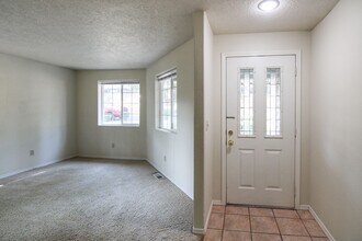 3200 Lorian Ln SE in Salem, OR - Building Photo - Building Photo