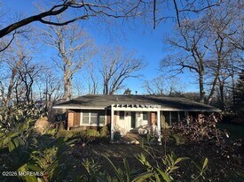 22 Keystone Dr in Atlantic Highlands, NJ - Building Photo