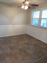 210 N 4th St-Unit -3 in Springfield, NE - Foto de edificio - Building Photo