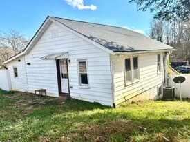 640 Prospect Dr in North Wilkesboro, NC - Building Photo