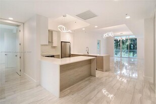 14951 Royal Oaks Ln in North Miami, FL - Building Photo