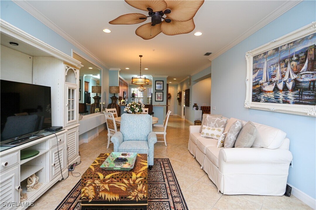 12070 Matera Ln in Bonita Springs, FL - Foto de edificio