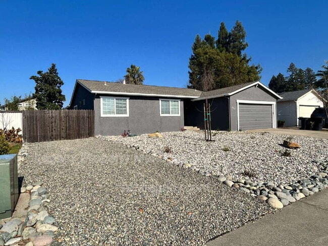 2213 N Cirby Way in Roseville, CA - Building Photo - Building Photo