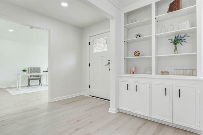 3351 S Sutton Square