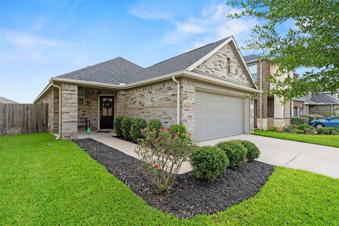 31222 Pinebrook Falls Ln in Hockley, TX - Building Photo