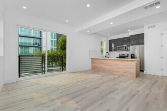 522 N Wilton Pl, Unit 1 in Los Angeles, CA - Foto de edificio - Building Photo