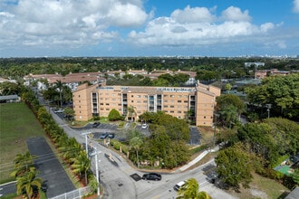 The Tennis Club II in Fort Lauderdale, FL - Building Photo - Building Photo