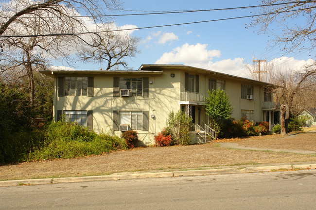 5501 N New Braunfels Ave in San Antonio, TX - Foto de edificio - Building Photo