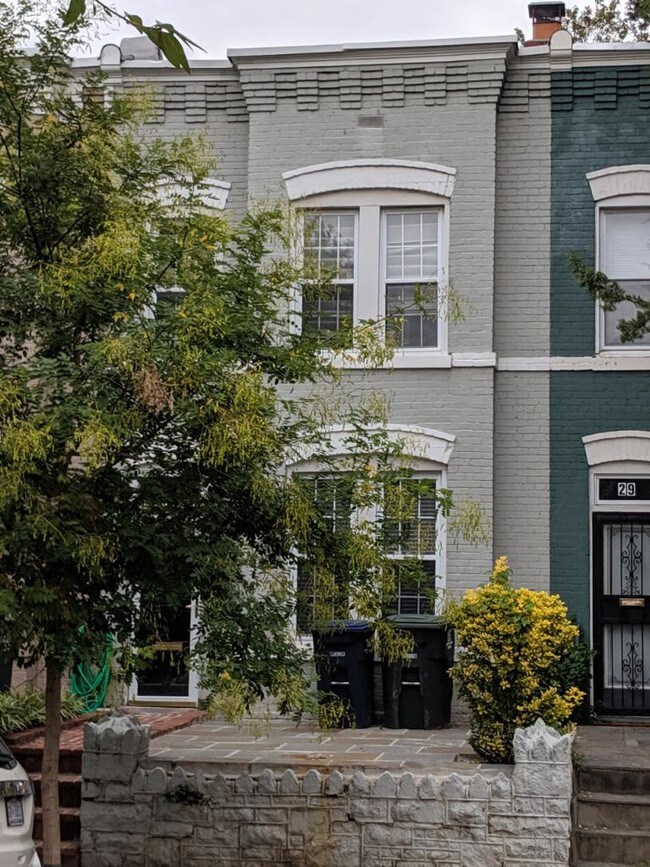 property at 31 16th St NE