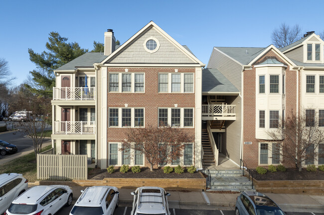 Oxford House Condo in Fairfax, VA - Building Photo - Building Photo