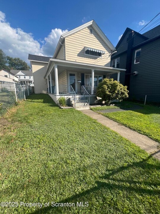 1306 Adams Ave in Dunmore, PA - Building Photo