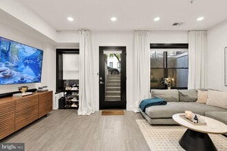 2615 University Pl NW in Washington, DC - Building Photo - Building Photo