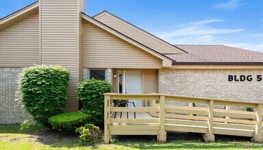 2343 Heritage Pointe Dr, Unit 29 in Sterling Heights, MI - Foto de edificio - Building Photo