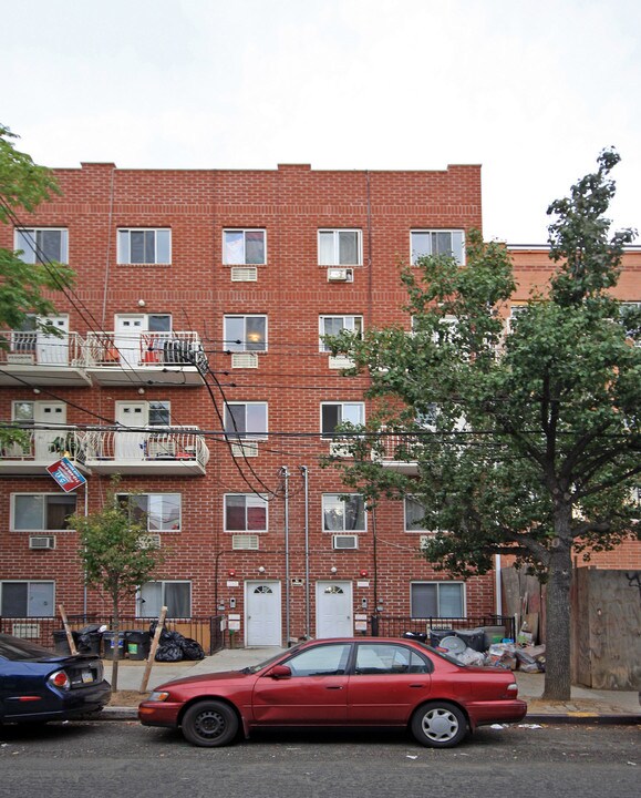 9315 Lamont Ave in Flushing, NY - Foto de edificio