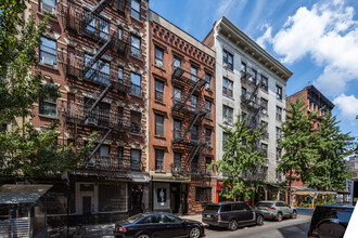 148 Sullivan St in New York, NY - Building Photo - Building Photo