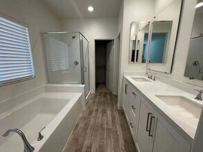 15615 Kings Peak Dr in Fontana, CA - Building Photo - Building Photo