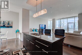 80-4480 John St in Toronto, ON - Building Photo - Building Photo