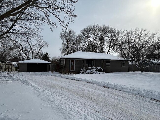 11357 Swallow Cir NW in Coon Rapids, MN - Building Photo - Building Photo