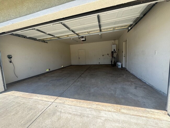 7081 Dylan Ave in Sacramento, CA - Building Photo - Building Photo