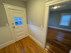 35 Cameron Ave, Unit 2 in Somerville, MA - Foto de edificio - Building Photo