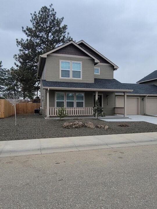 729 Old Glory Wy in Emmett, ID - Building Photo