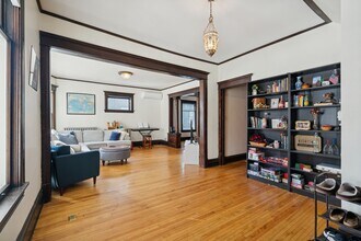 2120 Emerson Ave S, Unit 1 in Minneapolis, MN - Building Photo - Building Photo